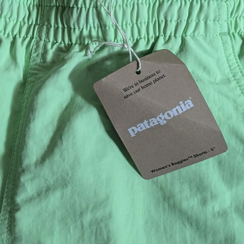NWT Patagonia Women Baggies Shorts 5" Women Size Medium Salamander Green - Picture 4 of 5